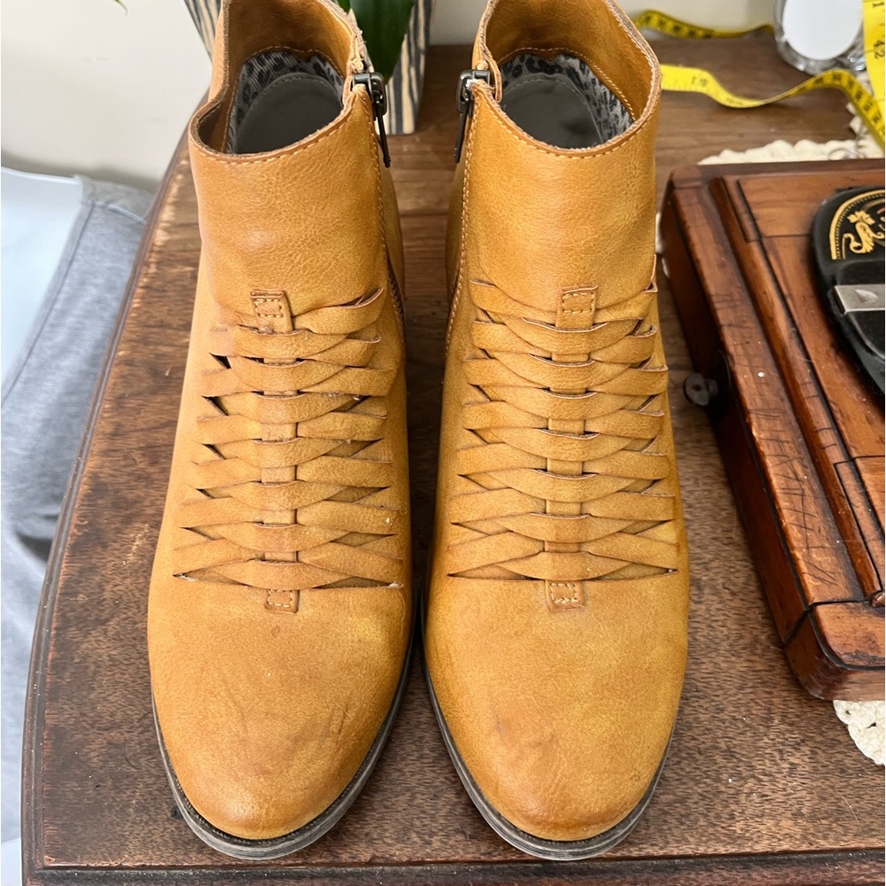 Billabong ladies sz 7.5 Booty